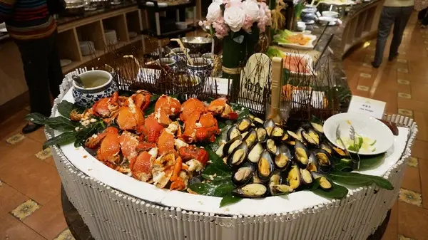 遠雄悅來大飯店: 海景房介紹 vs 自助早晚餐--激推超值海鮮!              