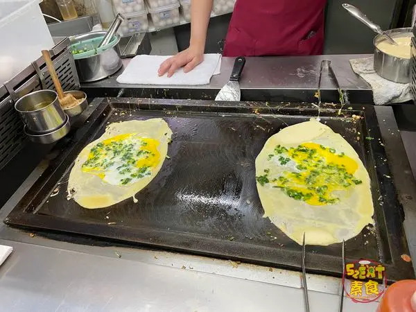 台中逢甲夜市美食》明倫蛋餅菜單價格大公開！號稱全台最好吃的古早味蛋餅～台中西屯必吃美食小吃餐廳推薦。