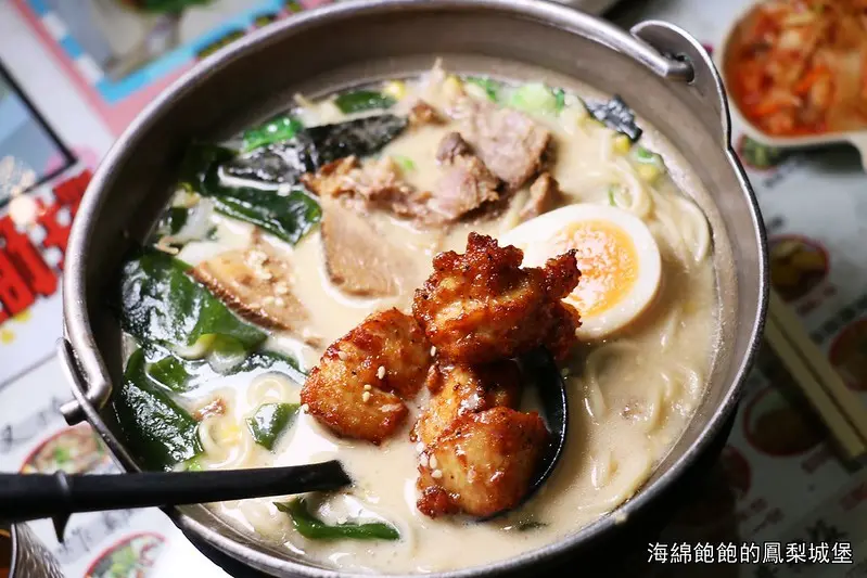 台北平價拉麵『博多拉麵(市大店)』炸雞叉燒雙拼台味拉麵吃飽飽，菜單價位，小資美食(捷運忠孝敦化站)