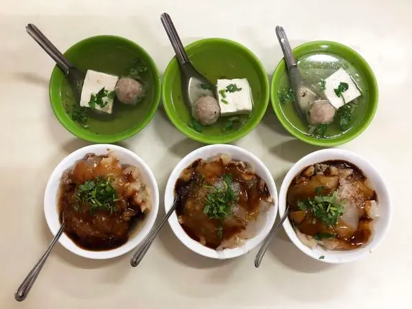 【溪畔肉圓菜單價位大公開】在地人推崇的必吃肉圓～彰化田尾必吃美食小吃餐廳推薦！招牌菜肉圓、豆腐湯、貢丸湯。