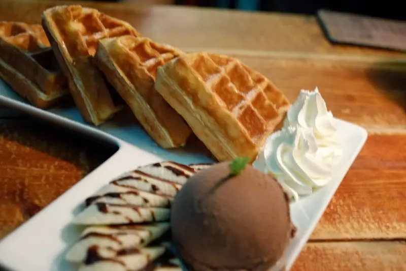 
how place 好所在 聊天不錯的地方 - 台中 誠品 
