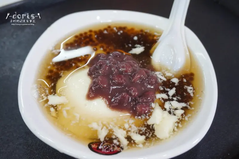 ♚食記♚台南安平 傳統白豆花 竹炭黑豆花 香濃鮮奶豆花 粉圓冰 新鮮牛奶雪花冰 日式抹茶雪花冰 紅豆 綠豆 珍珠 檸檬 古早味紅茶 豆漿 豆漿紅茶 桶裝豆花-同記安平豆花