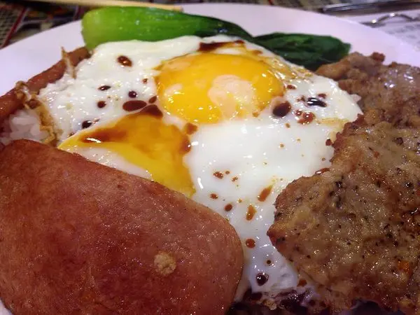 [東區] Hong Kong 茶水攤，平價美味茶餐廳~