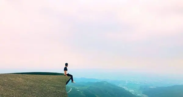 宜蘭櫻花陵園|不一樣的體驗厲害的夜景~墓仔補也敢去。              