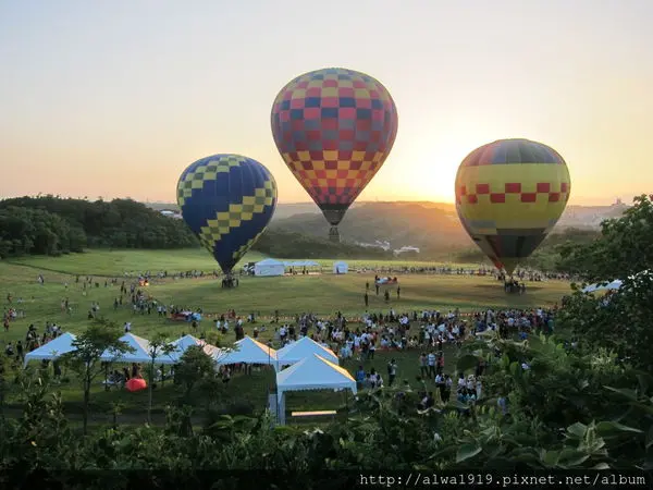 【新竹搶先報】2017溜滑梯熱氣球青青草原懶人包+搭車資訊。地面太熱就上天乘涼吧！