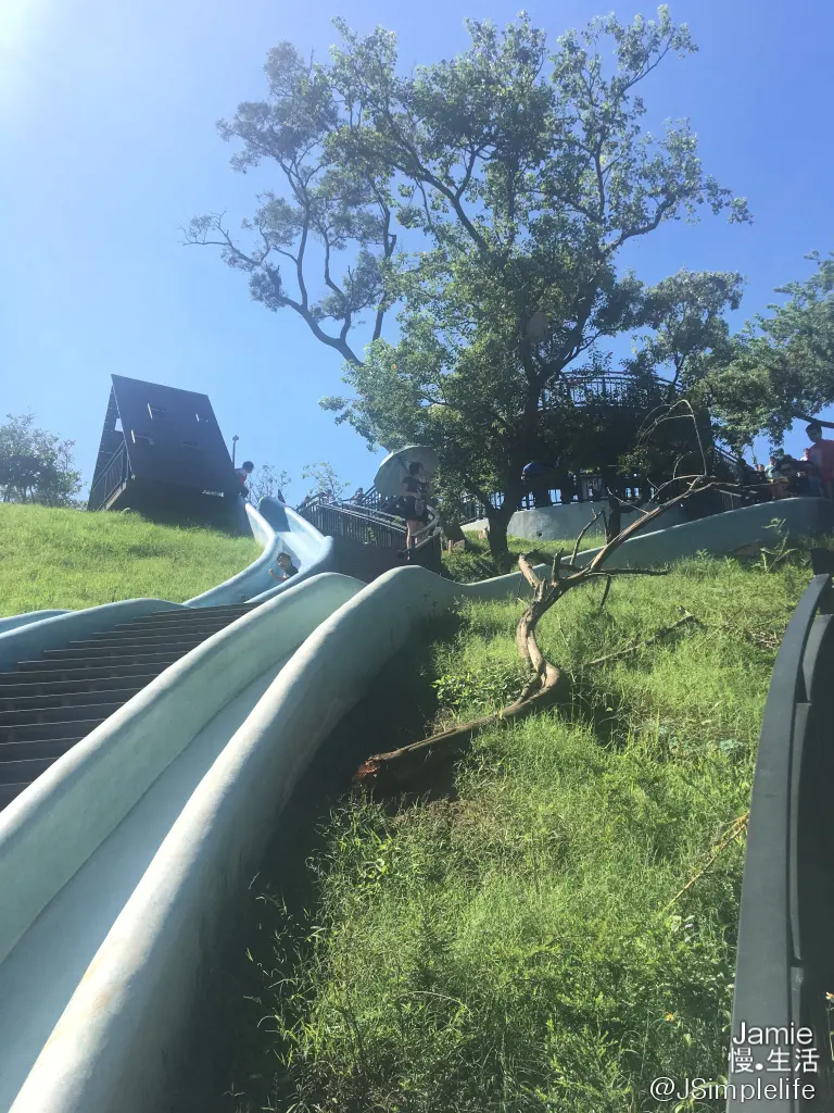 【新竹慢旅】北台灣最長，讓親子大小朋友一同體驗的磨石子溜滑梯－青青草原－