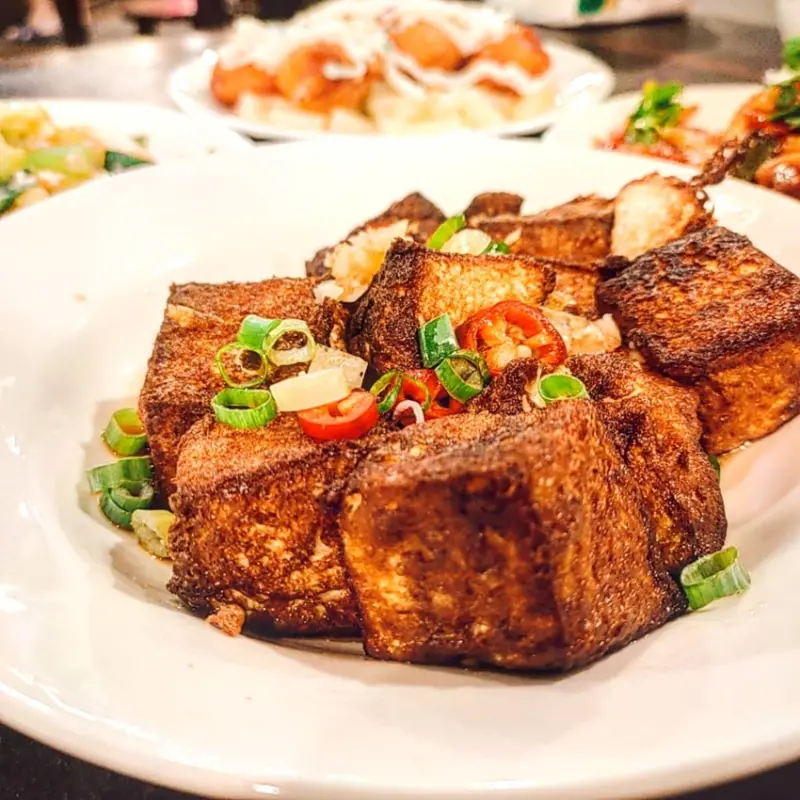 品鱻100元熱炒，菜色那麼多，總有喜歡的對吧。首推老皮嫩豆腐，會是我回訪的首選👍