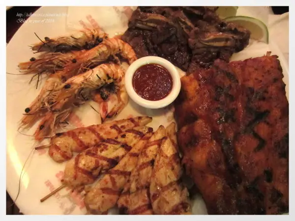 『呷』「捷運南京東路」☆ Hooters ☆ 氣氛辣到火爆的美式餐廳