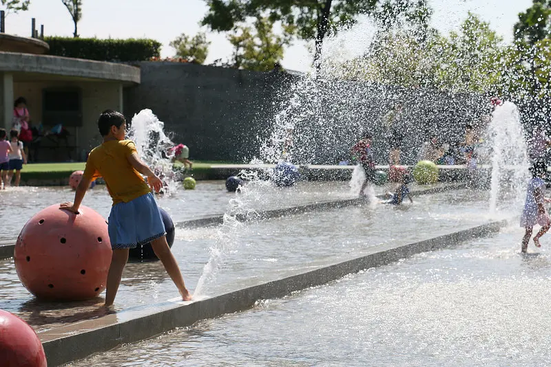 新北。鶯歌～北部旅遊景點！免門票！夏天可以玩水唷！小朋友的遊戲天堂～鶯歌陶瓷博物館(鶯歌火車站)