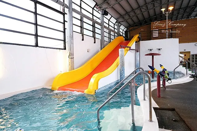 [宜蘭溫泉住宿]礁溪親子泡湯首選！多樣化溫泉設施平價泡湯奢華享受～冠翔世紀溫泉會館｜滑水道戲水區、溫泉魚、SPA水療、球池