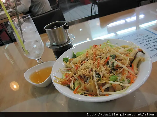 台中．涼拌海鮮米粉冰咖啡@小西貢越南河粉