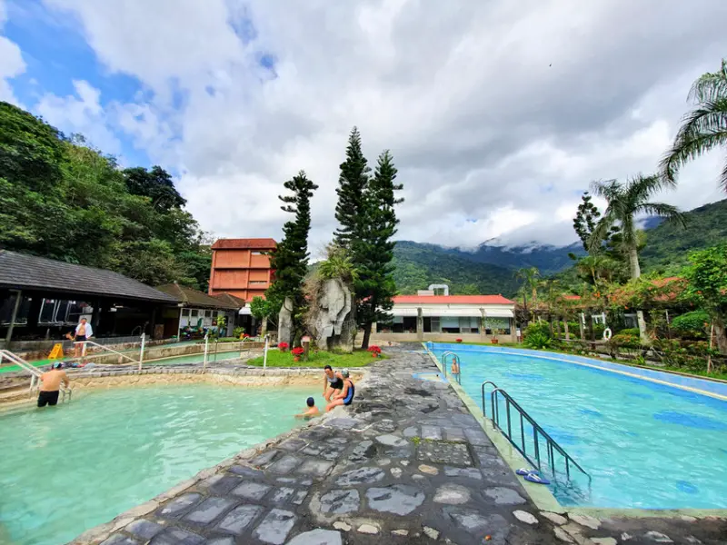 【知本溫泉推薦】 泓泉溫泉渡假村 一泊三食 SPA泡湯 溫泉煮蛋 卡拉OK 長輩旅遊路線 大人小孩笑哈哈