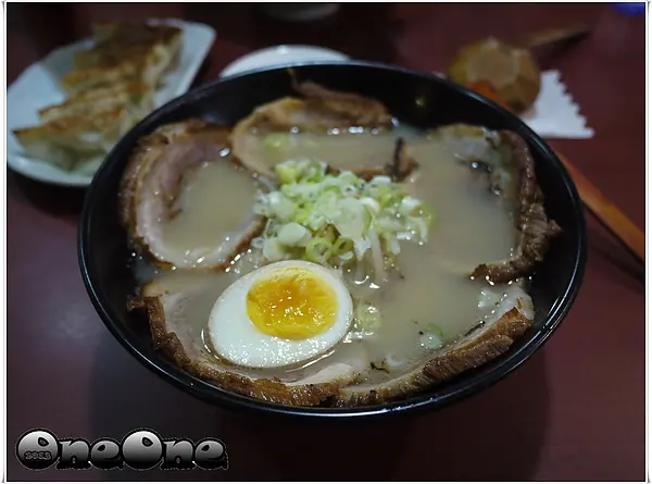 ❤夢幻叉燒排成一整圈!❥捷運市政府站1號出口 北無双拉麵