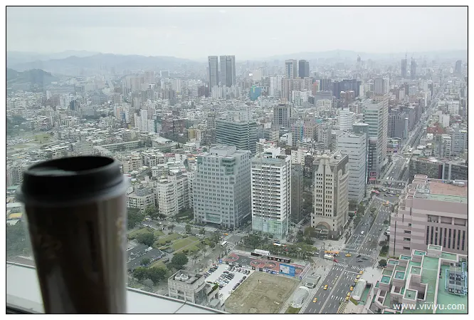 [美食．台北]101大樓中的祕境．35樓星巴克~簡單教學該如何前往