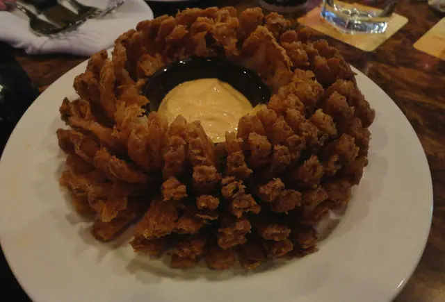 (美食~高雄)Outback 澳美客牛排坊~愛河河畔的美式餐廳