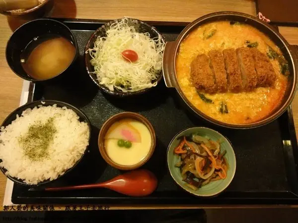 (美食 台北 松山區) 斑鳩的窩 ~ Juicy到不行的紅咖哩厚切豬排定食