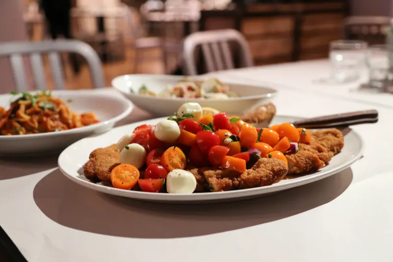 (西門捷運站)台北西門町意舍酒店-吃吧,底特律方型披薩口感酥脆,適合多人聚餐,西門町約會餐廳,台北約會餐廳