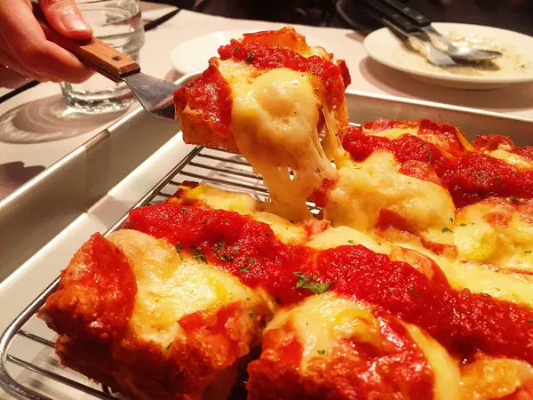 「台北西門町」amba 意舍酒店 -工業文藝風約會餐廳推薦 - 底特律方形披薩、松露蘑菇義大利寬麵超好吃!!!