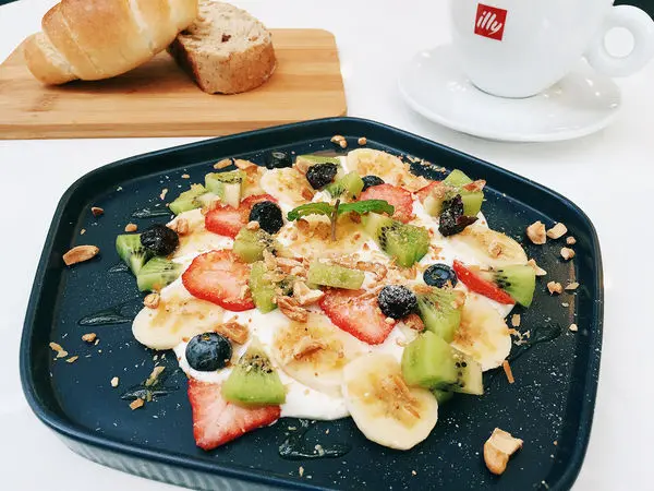 [台北信義] Alice Cafe愛麗絲咖啡 超美味蜂蜜優格早午餐，手沖精品咖啡＋歐式麵包，2018冬日裡一片暖暖綠意與花園～