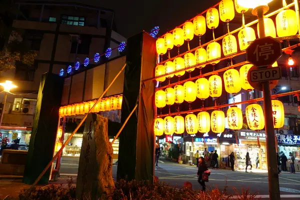 (胖樺食記)永康街及東區推薦美食「樂麵屋」。不收一成服務費且可以無限加麵。拉麵湯頭叉燒糖心蛋都好吃        
      