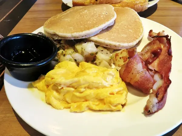 【捷運忠孝敦化】２４ｈｒ美式餐廳--N.Y BAGLES                      