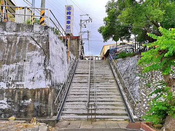 【景點】苗栗竹南「崎頂車站」火車環島第一站，復刻《你的名字》經典場景!