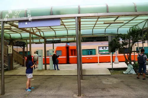 [ 苗栗⊙竹南]崎頂火車站。觀海。看火車