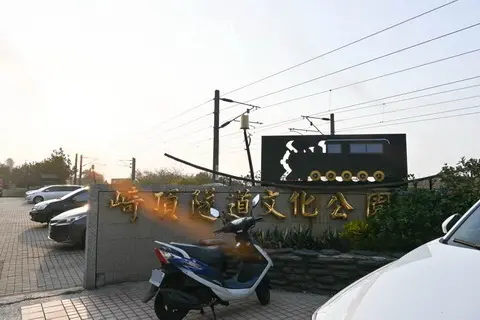 ​​[苗栗竹南]兩部動畫場景追好追滿。看海等待火車~崎頂子母隧道/崎頂車站