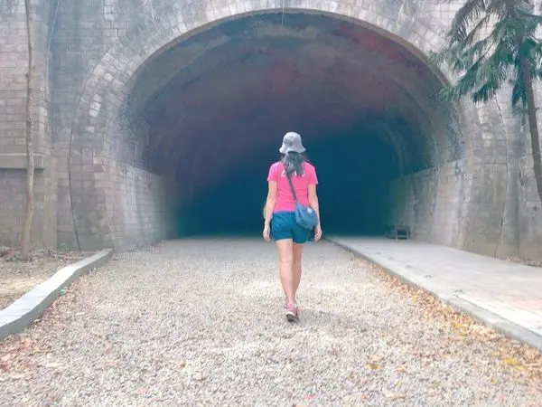 【崎頂子母隧道/後龍好望角/通霄精鹽廠】苗栗竹南海線三大必遊景點/讓我們一起進入動漫場景神隱少女隧道與崎頂車站