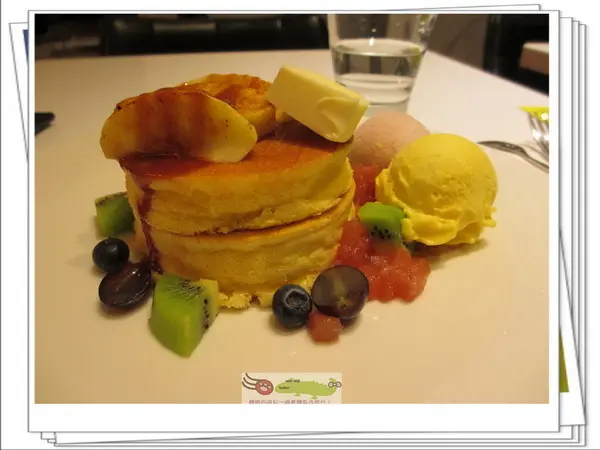 ※食記※葉璦菱投資的東區豪宅咖啡店「MIA CAFÉ」的焦糖蘋果熱蛋糕和義大利麵！