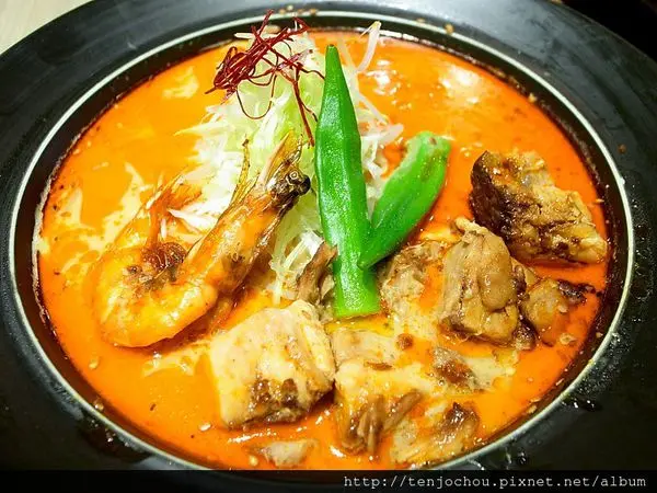 花花，甲飽沒【台北食記】無限加麵吃到飽！叉燒鮮蝦豚骨擔擔麵 湯濃味美好吃推薦！樂麵屋 西門町美食推薦