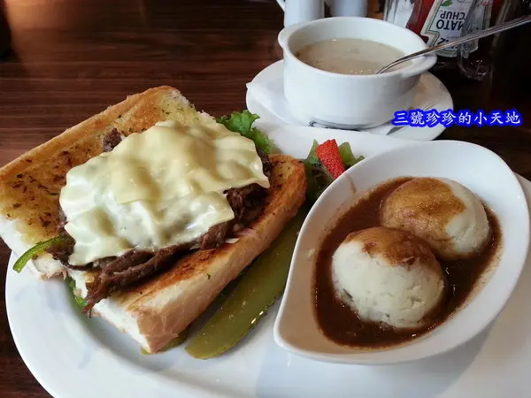 東門站。EATING TIME 輕食餐廳／美式早午餐。約會的好去處。女孩們一定會喜歡。