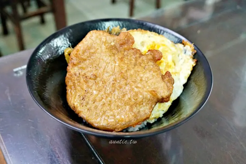【澎湖】馬路益燒肉飯 甜鹹口味燒肉飯 在地推薦冷氣超強巷子內美食 - 水晶安蹄 不務正業過生活