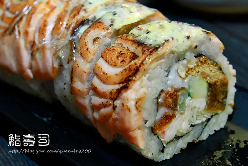 【台北】鮨壽司大眾食堂。巨大的毛毛蟲壽司