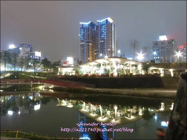 [玩在台中] 慢走在秋紅谷享受浪漫的燈光氣氛