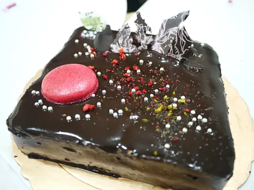 【食記】團購宅配。七見櫻堂巧克力專賣*覆盆子莓果黑巧蛋糕