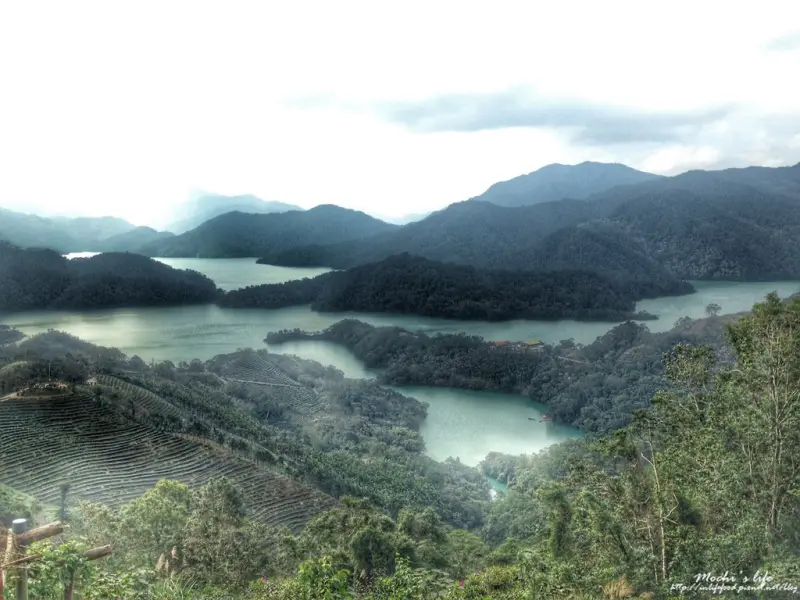 台北石碇景點▌仙境「石碇千島湖」很美，但是真的不好停車/石碇老街吃的不多/石碇千島湖怎麼去/千島湖公車