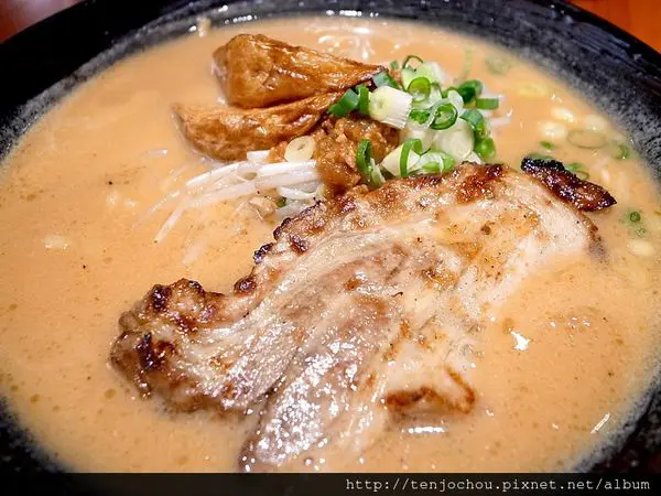 花花，甲飽沒【台北食記】旺味拉麵 濃厚味噌湯頭 大塊炙燒叉燒肉香氣逼人