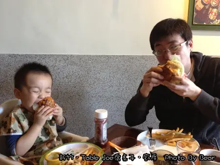 【美食】「新竹．父子倆大口吃漢堡之Table Joe喬桌子．廚房」
