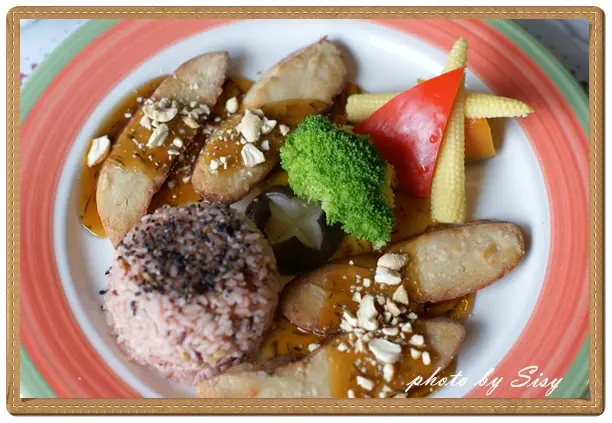 美味素食餐廳~牛耳藝術渡假村-桐詩桐畫養生藝食餐廳