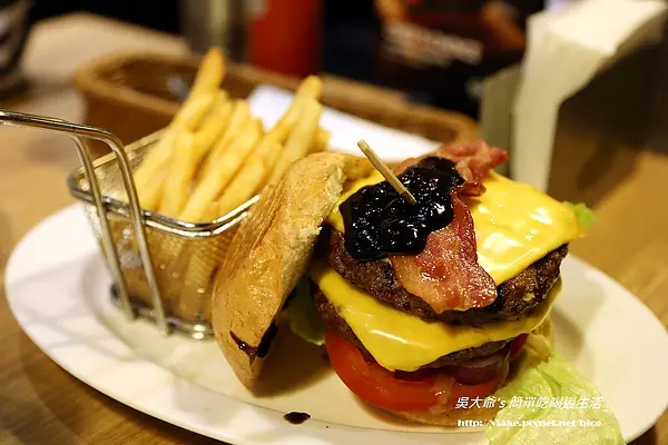 『食記』台北市．內湖科學園區．費尼漢堡Fani burger(美式漢堡)