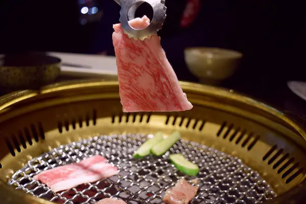 台中燒肉餐廳推薦│塩選│輕鹽風燒肉，品嚐肉質的原味👉極賞美日和牛雙人套餐♥