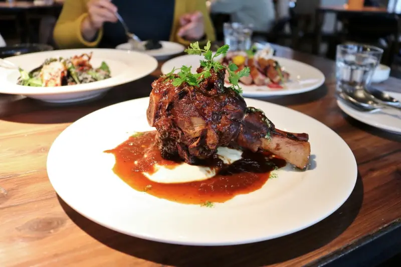 台北|Goodies Cuisine 好米亞義法餐酒館 東區聚餐餐廳推薦.美味甜點千層派 - 奇奇一起玩樂趣