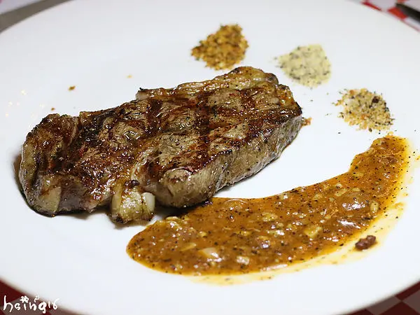 【食記】台北*東區。烘爐牛排Big Grill Steak & BAR*重機主題美式牛排餐廳 沙拉吧吃到飽 台北牛排餐廳 20盎司超大豬排 投影大螢幕 大型聚會 忠孝復興 忠孝新生