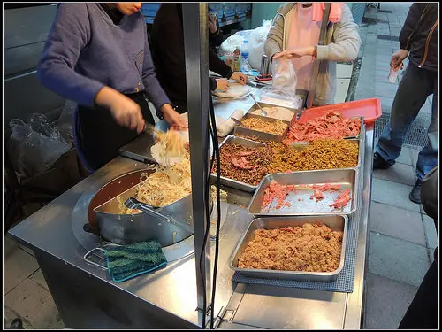 【新北食記】林口‧排隊小吃-來來潤餅&極上品章魚燒(林口夜市前)