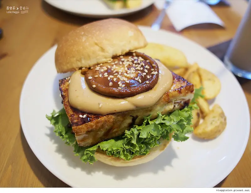 【台中 Taichung】田樂一店早午餐 隱藏老宅的不簡單美味漢堡料理 For farm Burger