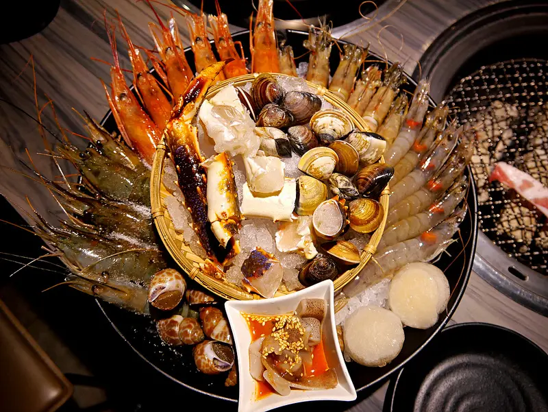 海中鮮蝦拉主KEY戰斧牛排也作伴的好客音樂燒烤中風也要吃