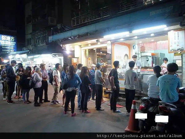 花花，甲飽沒【台北食記】李阿姨水煎包 師大學生票選人氣美食top3 師大夜市排隊必吃美食
