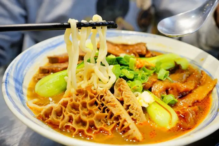 美食｜台北 神仙牛肉麵 美味讓人成仙的川味牛肉麵、清燉牛肉麵 (近南京復興站)