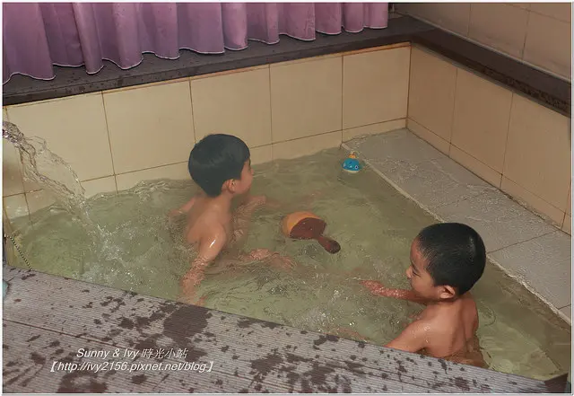 【台北旅遊】烏來泡湯趣 - 山之川溫泉餐坊。家庭景觀湯屋ＣＰ值超高，就連餐食也很不錯